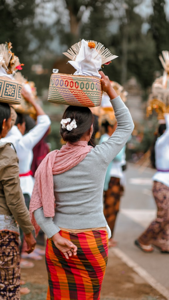 DONNA BALINESE CON OFFERTE