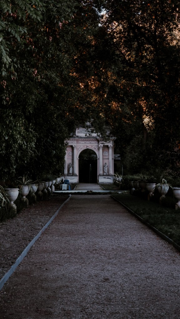 Viale principale vialla durazzo pallavicini